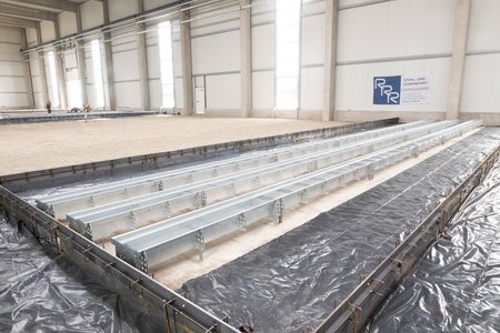 Sensitive lines including PVC pipes for water and steel pipes for chemicals were to be laid in the foundation. To ensure constant accessibility for repair and maintenance work, RRR opted for the Cargo supply channel from Richard Brink GmbH & Co. KG.  Photo: Richard Brink GmbH & Co. KG