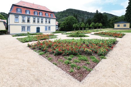 The enhanced appearance aims to reinforce the park’s recreational value while creating an organic ensemble together with the grand façade of the former manor house.  Photo: Richard Brink GmbH & Co. KG