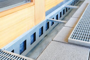 Für die Normgerechte Entwässerung von WDVS- und Holzfassaden ist die Stabile Air von Richard Brink geeignet