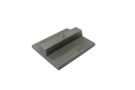The ballast blocks are available in two designs. Pictured here is the 16kg variant, which features a flat base panel and is ideal for almost invisible installation on gravel or green roofs.  Photo: Richard Brink GmbH & Co. KG