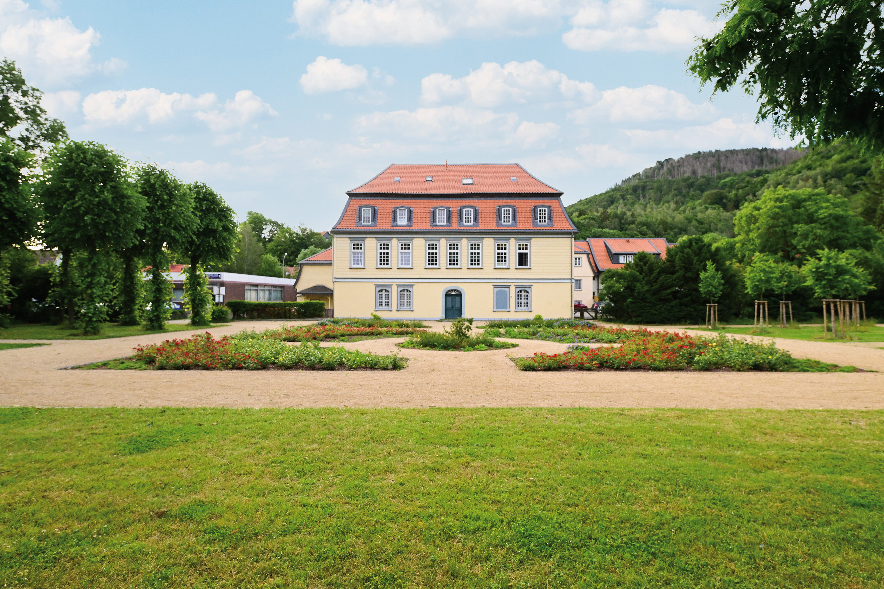 The area in front of Cramer von Clausbruch Villa in the eastern part of Goslar’s Oker municipal park was redesigned in a historical parterre style as part of the park’s renovation.  Photo: Richard Brink GmbH & Co. KG